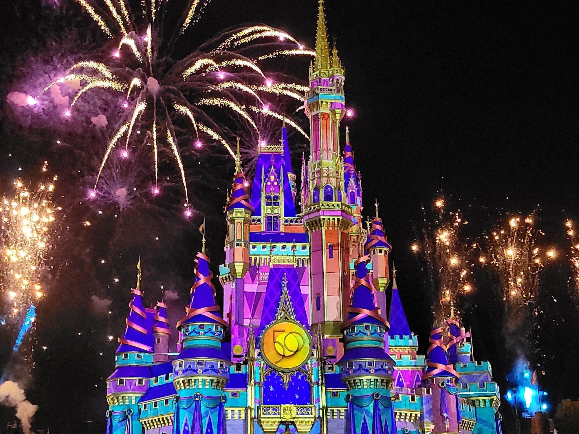 WDW】「ハッピリー・エバー・アフター」を解説！感動のキャッスル