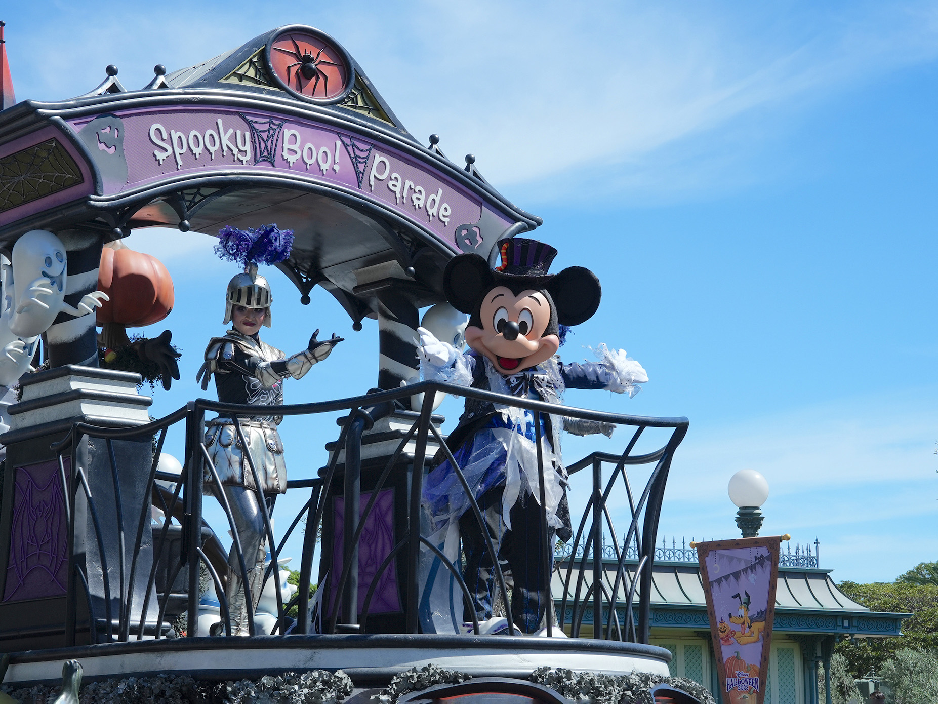 キャステル 【2023】スプーキー”Boo!”パレードの停止位置マップ！待ち時間・フロート・登場キャラクターも
